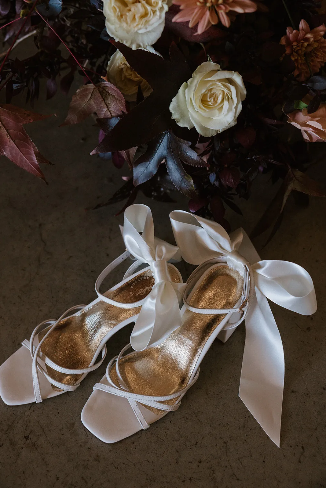 RADIANT - IVORY SANDALS WITH SATIN BOW