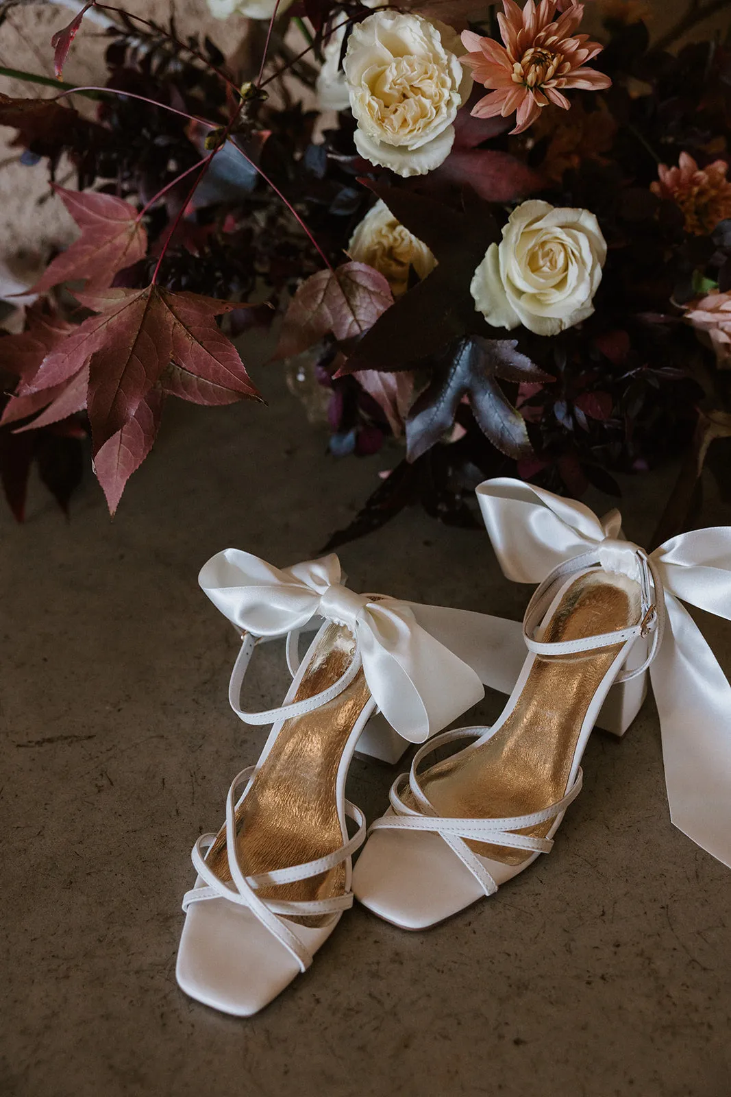 RADIANT - IVORY SANDALS WITH SATIN BOW